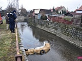 Substancja ropopochodna w rzece Piława