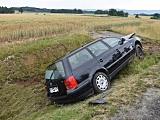 Volkswagen wypadł z drogi Łagiewniki - Dzierżoniów