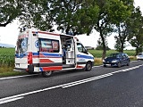 Zderzenie mercedesa i peugeota na ósemce