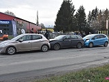 Zderzenie trzech samochodów na ul. Kilińskiego w Dzierżoniowie