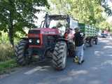 Skodą uderzył w przyczepę rolniczą