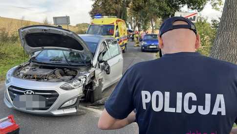 Wypadek przy wjeździe do Ostroszowic