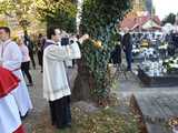 Tłumy na cmentarzach. Zobacz wideo i zdjęcia z Bielawy, Dzierżoniowa i Pieszyc