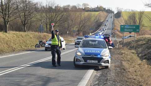 Zderzenie motocykla z volvo