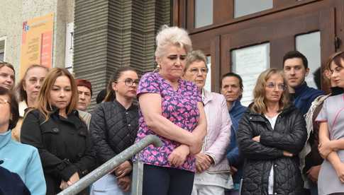 Protest pracowników ochrony zdrowia w Dzierżoniowie i Bielawie