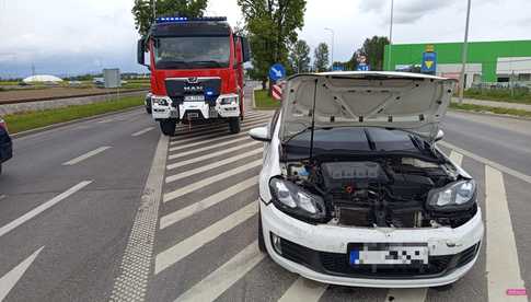 Zderzenie trzech samochodów na drodze Dzierżoniów - Bielawa