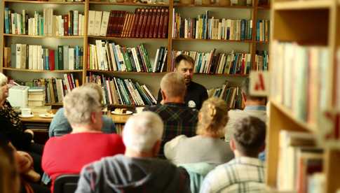 Spotkanie z Michałem Kukułą w bibliotece w Wilkowie Wielkim