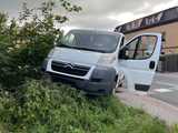 Pijany kierowca citroena wjechał w ogrodzenie w Pieszycach