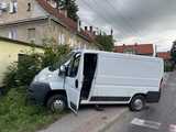 Pijany kierowca citroena wjechał w ogrodzenie w Pieszycach