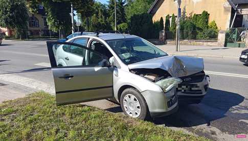 Fordem uderzył w drzewo