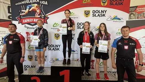 Zapaśniczki zmagały się w IV edycji Dolnośląskiej Ligi Dziewcząt 