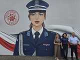 Mural upamiętniający 100-lecie Policji kobiecej odsłonięty przy Komendzie w Dzierżoniowie