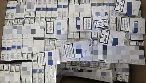 Bielawa. Policjanci zabezpieczyli tysiące nielegalnych papierosów i kilogramy suszu