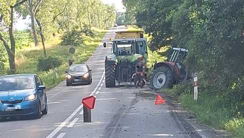 Ciągnik rolniczy w rowie 