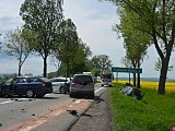 Zderzenie 4 pojazdów na DK-8. Droga zablokowana