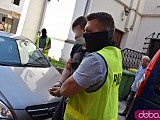 Ojciec z synem pobili policjantów. Dziś usłyszą zarzuty