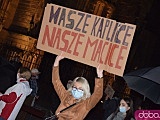 [FOTO, WIDEO] Wasze kaplice, nasze macice - spacer w geście manifestacji w Świdnicy