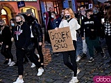 [FOTO, WIDEO] Mylicie Sejm z cyrkiem, a Polskę z lasem - manifestacja w Świdnicy