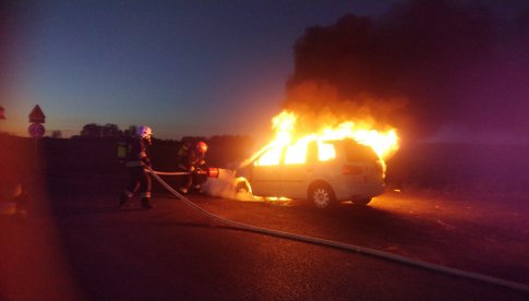 [FOTO] Pożar samochodu osobowego