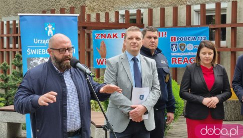 [FOTO] W Świebodzicach rozpoczyna się kampania edukacyjna Pomóż Mi