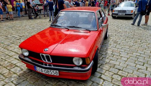 [FOTO] Zabytkowe auta opanowały rynek