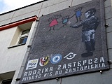 Wyjątkowe murale promują rodzicielstwo zastępcze