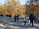 Świdniczanie tłumnie wyruszyli na cmentarze