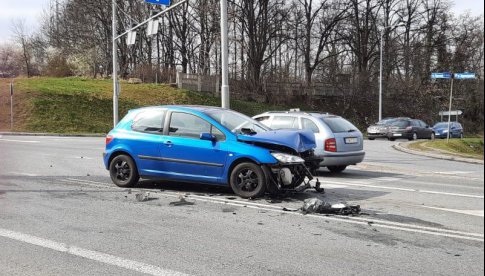 [FOTO] Kolizja drogowa przy ul. Esperantystów w Świdnicy