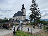 Sześć lat temu wszedł do kościoła w czapce. Stanął przed sądem