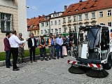 [FOTO] Świebodzice mają ekologiczną zamiatarkę 