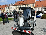 [FOTO] Świebodzice mają ekologiczną zamiatarkę 