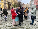 [FOTO] In vitro to ludzie. Trwa zbiórka podpisów pod obywatelskim projektem ustawy 