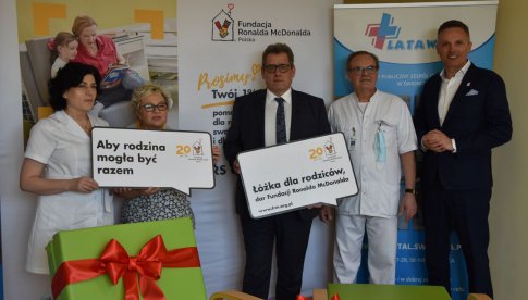 Fundacja Ronalda McDonalda przekazała siedem łóżek dla Latawca. Posłużą rodzicom przebywającym z dziećmi w placówce [Foto]