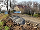 Trwają inwestycje w gminie Dobromierz: Przebudowa mostu i drogi w Gniewkowie oraz budowa sieci kanalizacyjnej do WSSE w Dobromierzu [Foto]