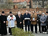 Pamiątkowa tablica upamiętniająca ofiary katastrofy budowlanej w Świebodzicach odsłonięta [Foto]