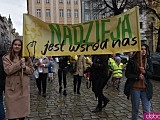 Żółty Marsz Nadziei przeszedł przez świdnicki rynek. To zwieńczenie akcji rozpoczętej jesienią [Foto]