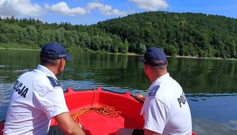 Policjanci i strażacy wspólne kontrolują akweny wodne na terenie powiatu