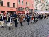 [WIDEO, FOTO] Maturzyści zatańczyli poloneza na świdnickim rynku po raz osiemnasty