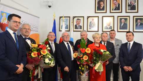 [FOTO] Odznaki dla zasłużonych, podsumowanie inwestycji. Ostatnia sesja rady miejskiej bieżącej kadencji za nami