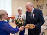 [FOTO] Kolejne pary doczekały jubileuszu Złotych Godów. Złożono gratulacje oraz wręczono pamiątkowe medale