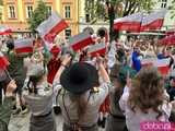 [FOTO] Biało-czerwona Świdnica! Mieszkańcy tanecznym krokiem świętowali Dzień Flagi