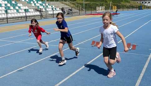 [FOTO] Najmłodsi uczniowie rywalizowali w Trójboju Lekkoatletycznym