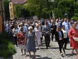 [FOTO] Tłum wiernych przeszedł w procesji z okazji Bożego Ciała w Strzegomiu