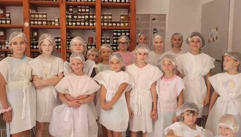 [FOTO] Dzieci z gminy Świdnica uczestniczyły w warsztatach serowarskich