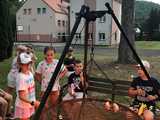 [FOTO] Wakacje blisko domu mogą być ekscytujące. Dzieci z gminy Świdnica uczestniczą w kolonii sportowo-profilaktycznej