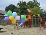 [FOTO] Gratka dla najmłodszych mieszkańców Żelazowa. Otwarto nowy plac zabaw