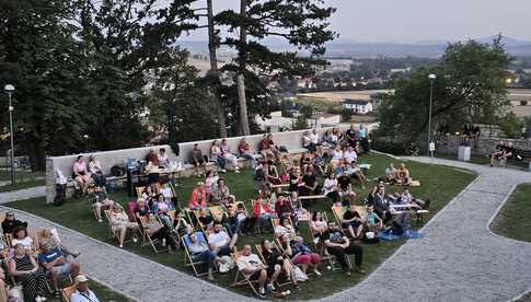 [FOTO] Obejrzeli komedię romantyczną pod gwiazdami w murach Fortu Gaj