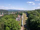 [WIDEO/FOTO] Zabytkowy pociąg przejechał przez Góry Sowie i u podnoża Masywa Ślęży. Zobaczcie ujęcia z drona!