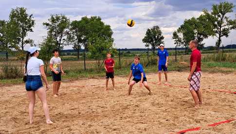 [FOTO] Kontynuują cykl siatkówki plażowej. Znamy zwycięzców kolejnego turnieju