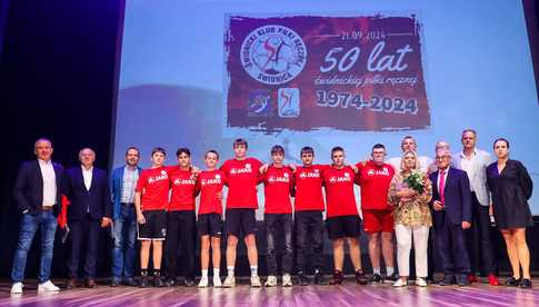 [FOTO] Świętowali 50 lat piłki ręcznej w naszym mieście. Uroczysty jubileusz pełen wspomnień, podziękowań i sportowej rywalizacji